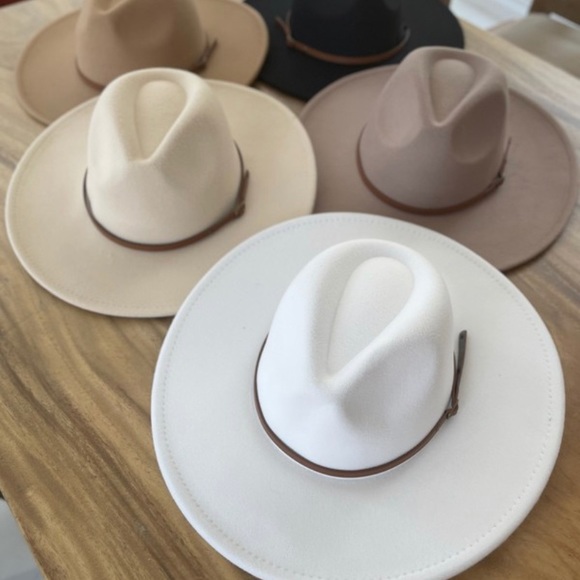 Meet your Posher, Celeste - Picture 1 of 1